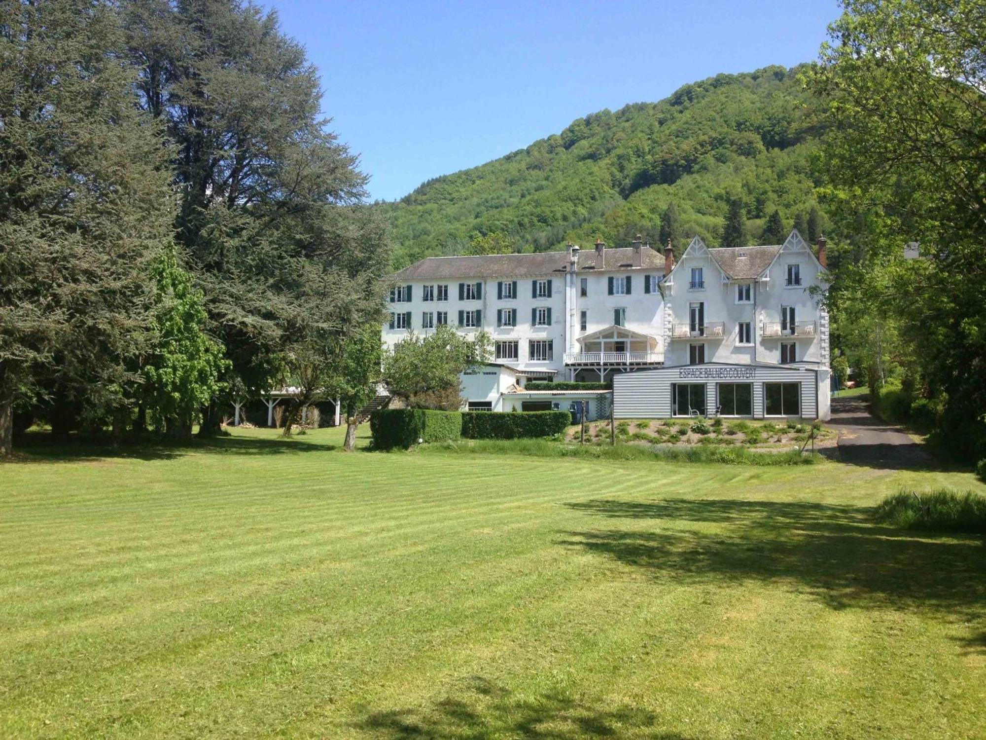 Hotel Et Residence Des Bains Vic sur Cere Bagian luar foto